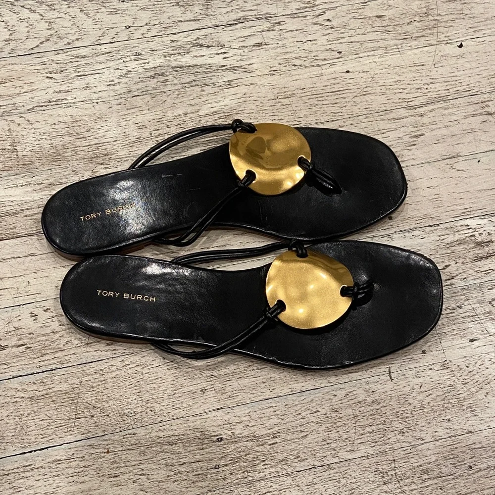 Tory Burch Patos  Black goat Leather Thong Sandals with Gold Disc 10Guc - Picture 5 of 10